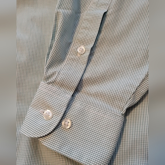 Van Heusen Regular Fit Dress Shirt - Neck 16-16.5 - Sleeves 34/35 - Picture 2 of 7